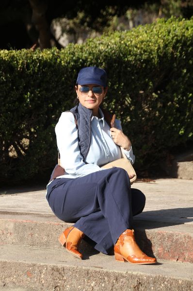 📝 Soy masajista con 20 años de experiencia, entrenada y capacitada en técnicas varías en camilla o colchoneta Thai. Llevo una vida sana, no fumó, hago deportes, bailo y amo dar mis masajes sin apuros. Hago domicilios y Hoteles. Hablo inglés.