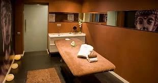 Centro de masajes para caballeros relajantes descontracturantes en camilla sesiones antiestres 100%garantizado. 50 euros por sesion no te arrepentirás con chicas expertas en su trabajo.
