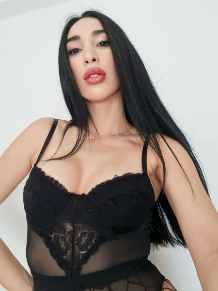 Hola recibo tarjetas y todo tipo de pago
Estoy ubicada en ciudad de panama en un bello lugar peivado y muy central.
Hablo ingles y español
Voy a hoteles y atiendo parejas
Masaje tantrico
Masaje lingam 
Masaje cuerpo a cuerpo 
Solo sex tambien